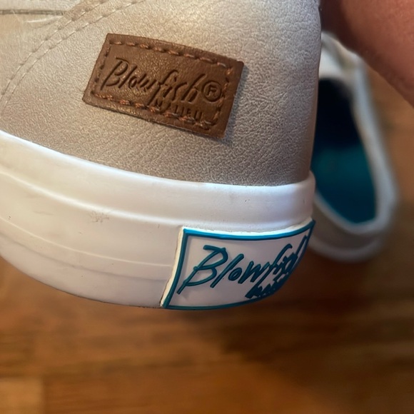 Blowfish Malibu leather Beige Sneakers with Blue Accents - Picture 3 of 4